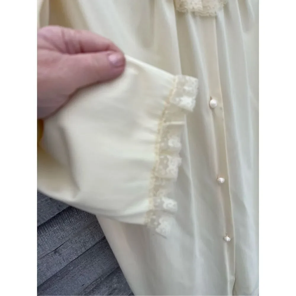 Vintage Gossard size Medium silky robe